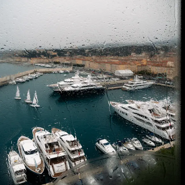 Krea 2 ComfyUI: Yachts and sailboats in the port of Antibes